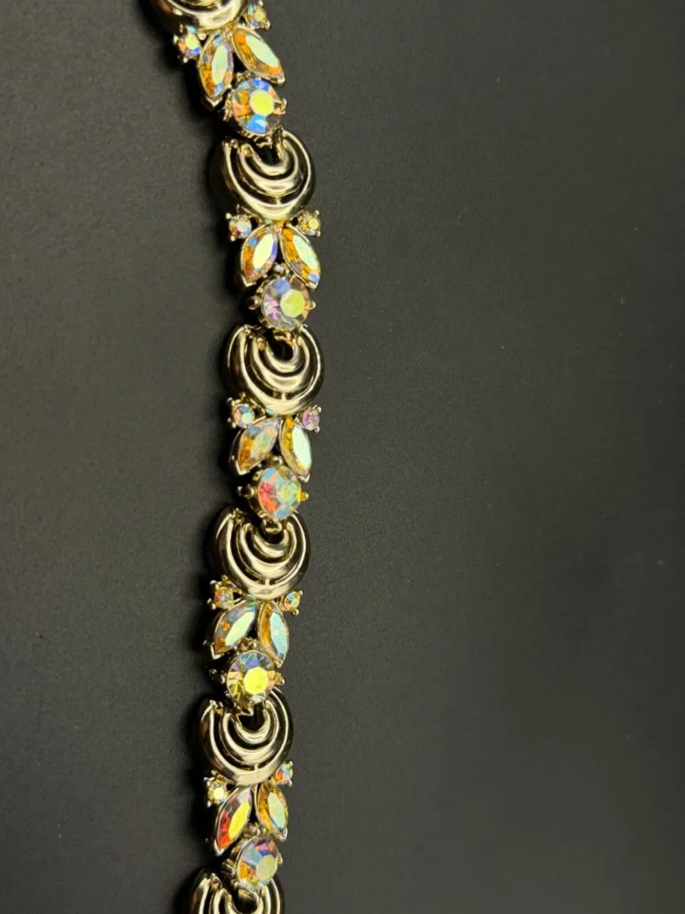 Vintage Gold Tone Aurora Borealis Rhinestone Necklace, Earrings & Bracelet Parue